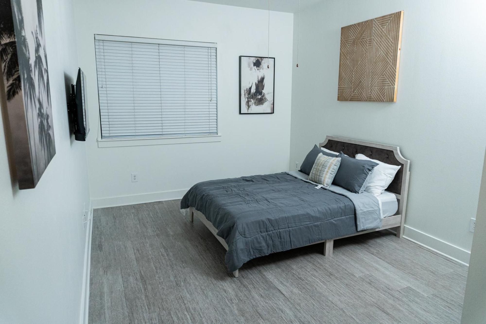 Luxurious One Bedroom One Bath Midtown *